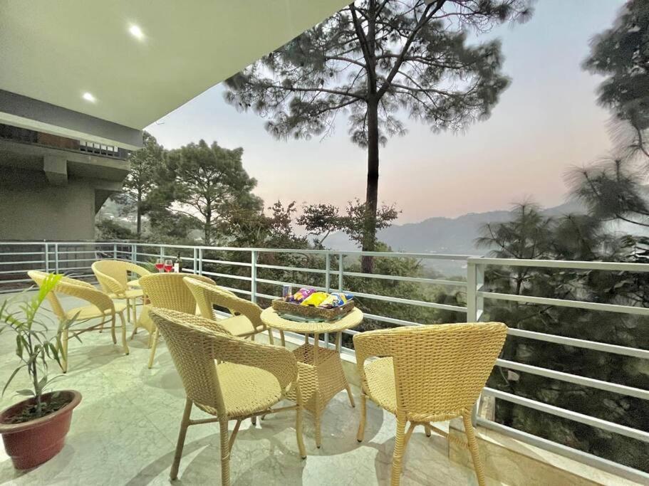 Kasauli Vista - A Boutique Stay Zewnętrze zdjęcie